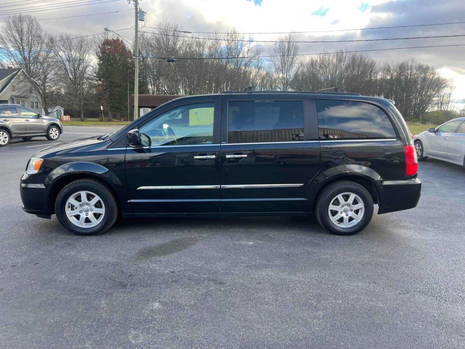 2012 Black /Black Chrysler Town & Country (2C4RC1BG0CR) with an 3.6L V6 DOHC 24V FFV engine, 6-Speed Automatic transmission, located at 11115 Chardon Rd. , Chardon, OH, 44024, (440) 214-9705, 41.580246, -81.241943 - This 2012 Chrysler Town & Country Touring - L model features a luxurious interior with cloth seats that are heated for comfort, complemented by a heated steering wheel for added warmth in cooler weather. It comes equipped with a convenient tow package, enhancing its utility for pulling trailers or b - Photo #12